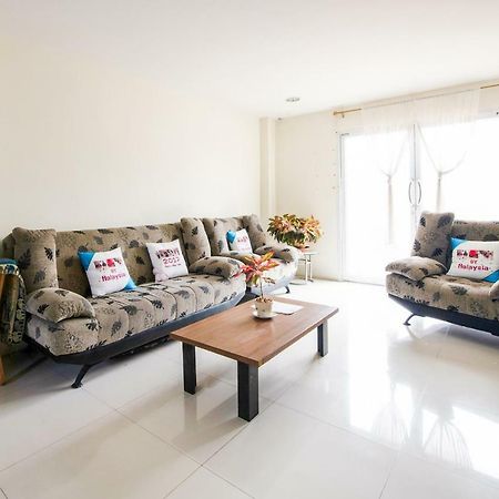 Oyo 306 Paradise Park Laemchabang Si Racha Exterior photo