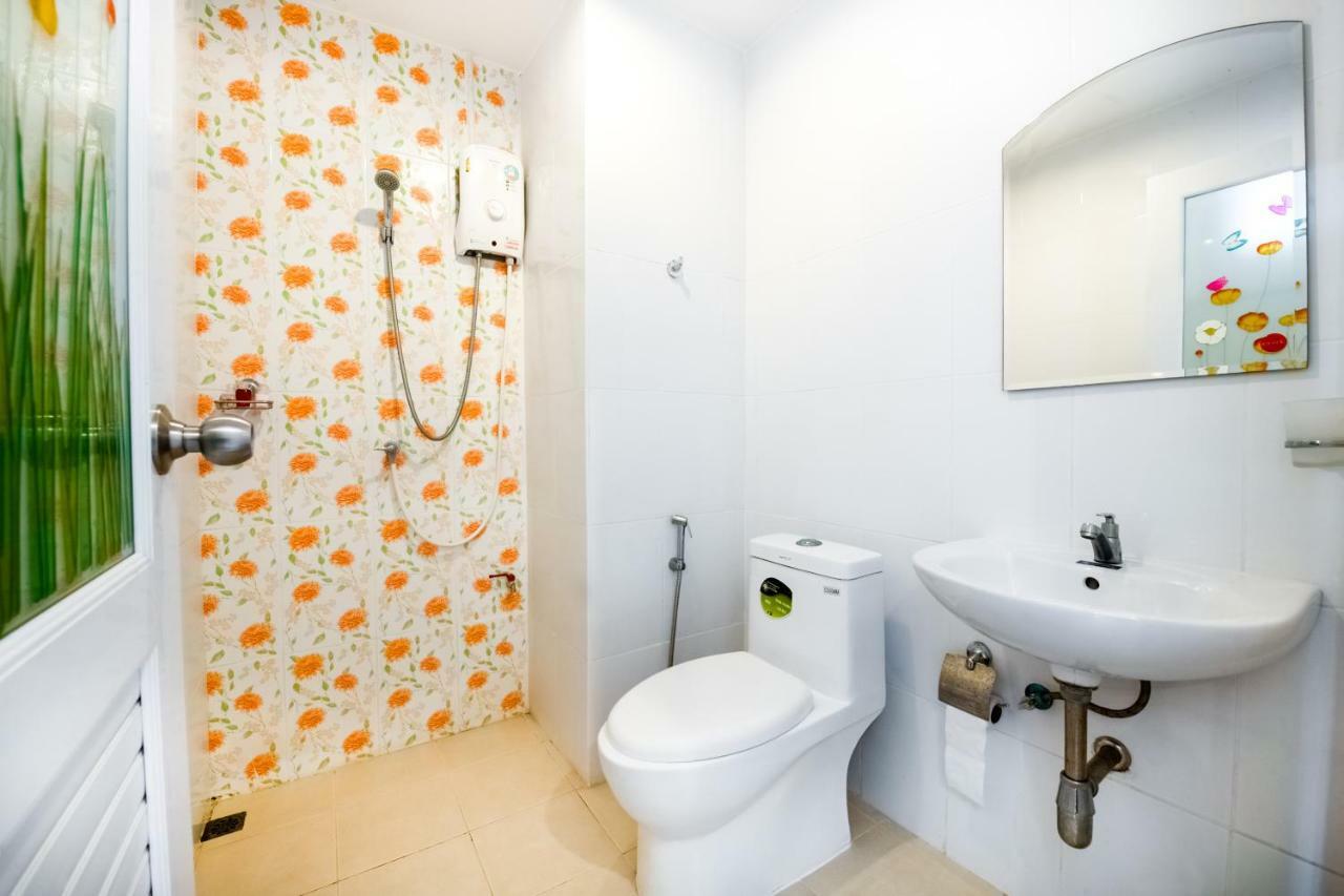 Oyo 306 Paradise Park Laemchabang Si Racha Exterior photo